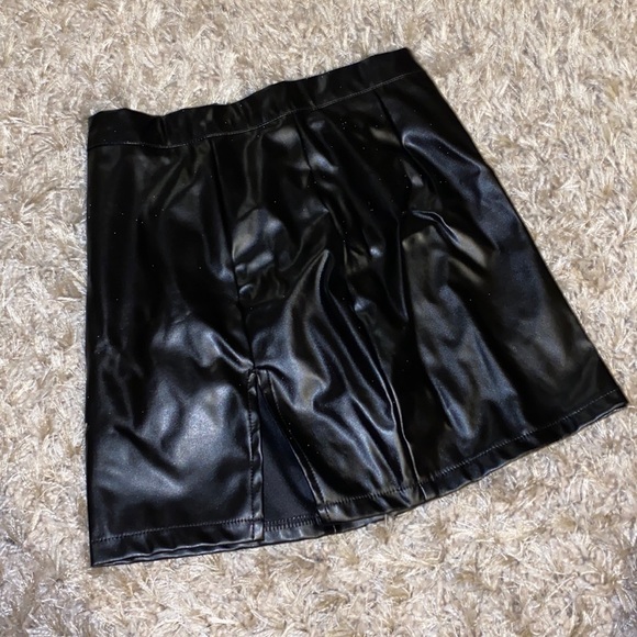 AESTHETIC ANGEL black faux leather skirt. - Picture 1 of 4